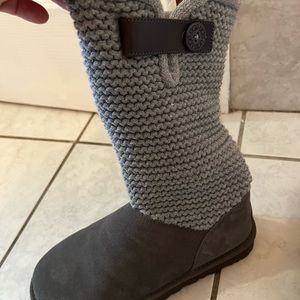 NWOT -  Womens UGG Shania Boots